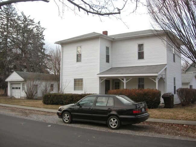 Building Photo - 725 S Gilbert St