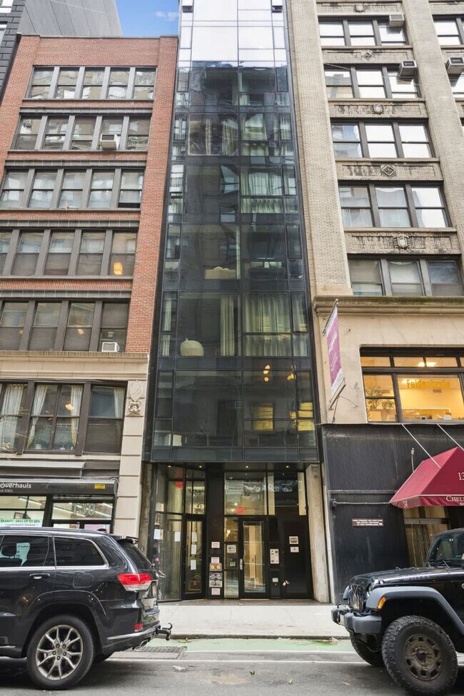 Building Photo - 132 W 26th St