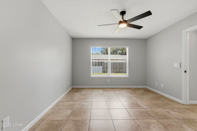 Building Photo - 8418 N Lagoon Dr