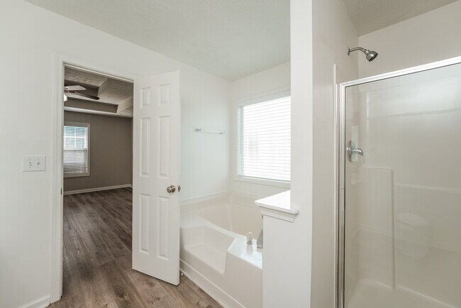 Building Photo - 1530 Range Heights Terrace