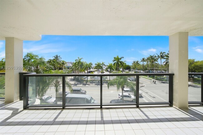 Building Photo - 2575 S Bayshore Dr