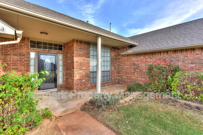 Building Photo - 500 Loyd Ln