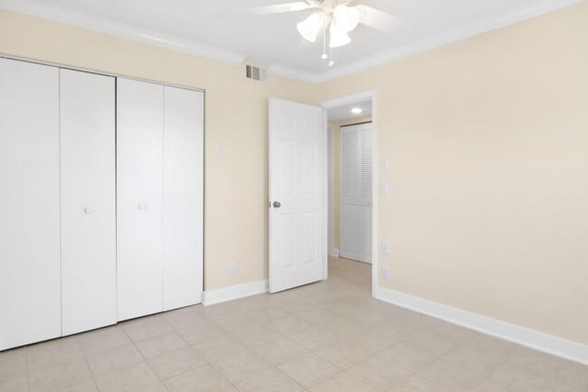 Building Photo - 717 S US Hwy 1