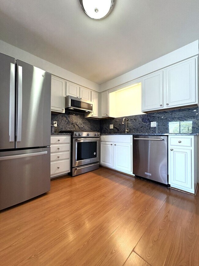 Building Photo - Beautifully maintained 2 bedroom Condo on Andover/Lawrence border