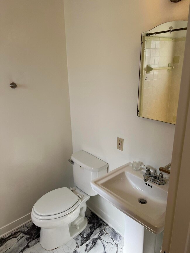 Building Photo - 4121 Mesa Verde Ave NE