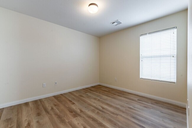 Building Photo - Summerlin West Resort Style Home