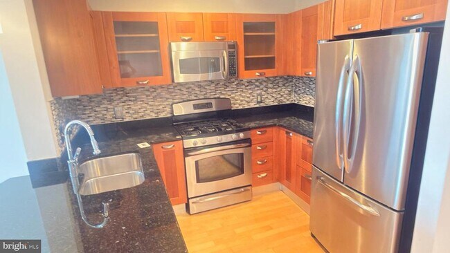 Building Photo - 5750 Bou Ave