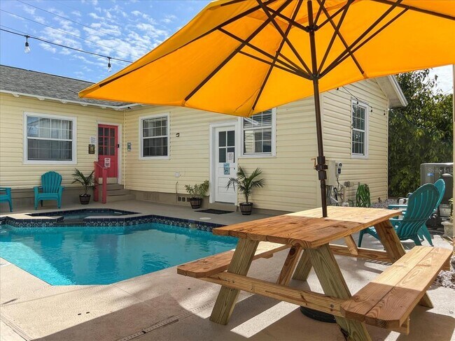 Building Photo - 3801 1st Ave S