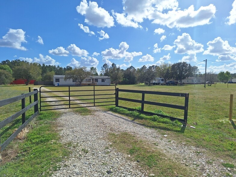 Building Photo - 4452 Roundup Dr