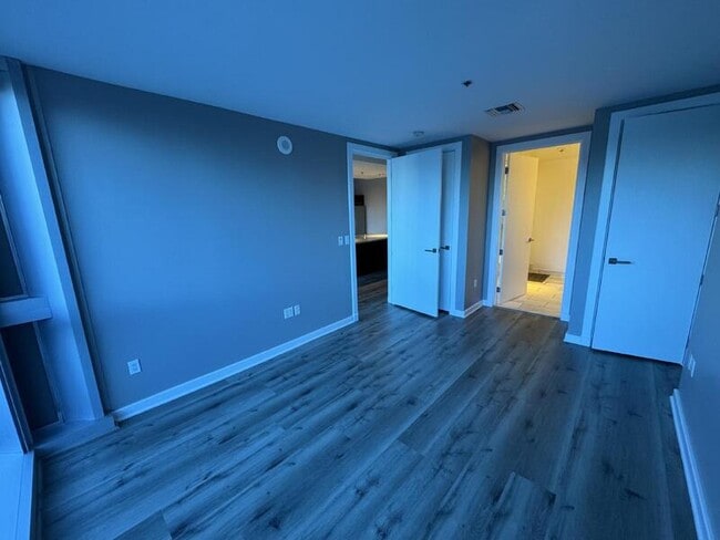 Building Photo - 4471 Dean Martin Dr