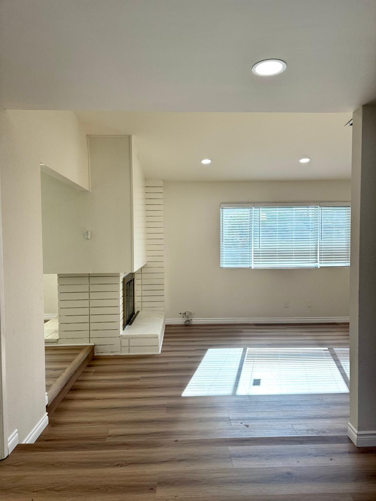 Building Photo - 251 E Heather St