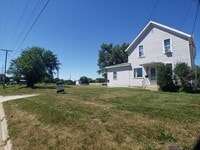 Building Photo - Cozy 2 Bedroom 1 bath Upstairs with Garage