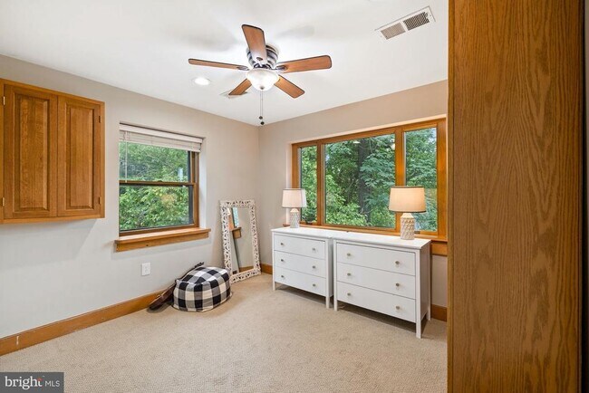 Building Photo - 35299 Snickersville Turnpike