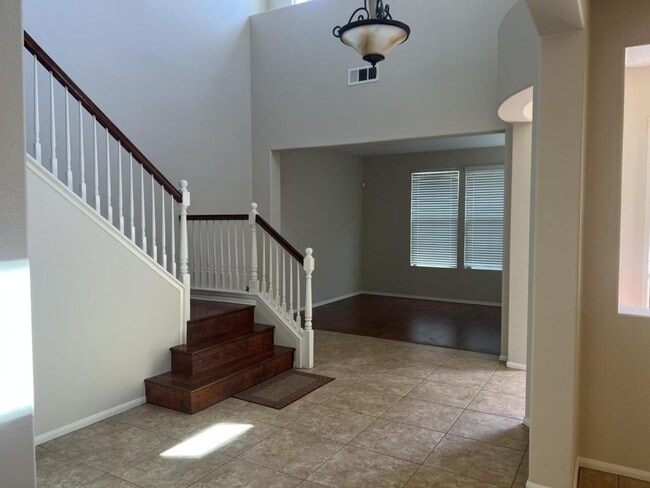 Building Photo - 27749 Hackberry St