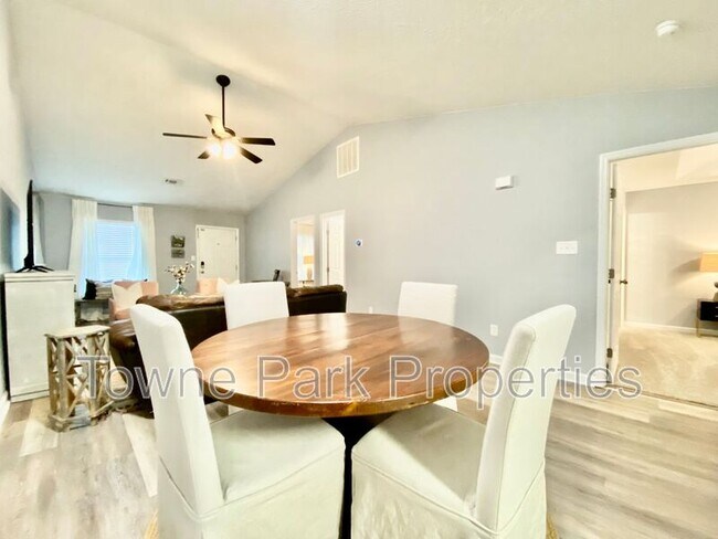 Building Photo - 549 Edgecliff Ln
