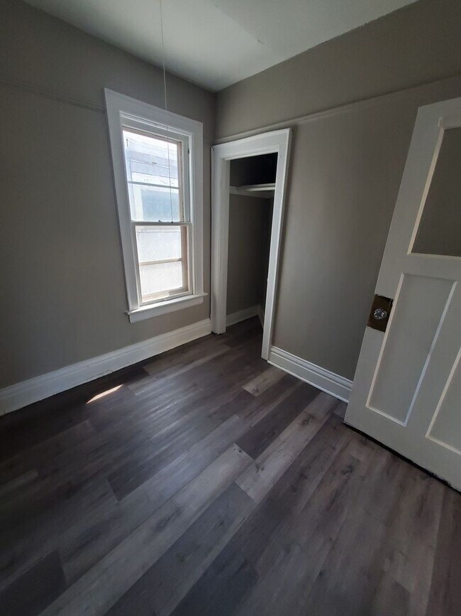 Building Photo - 600-602 S. 28th St. - Duplex