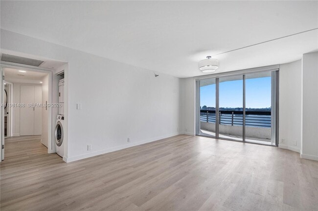 Building Photo - 19101 NE 36th Pl