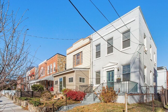 Building Photo - Beautiful Brightwood Park Abode with Solar...