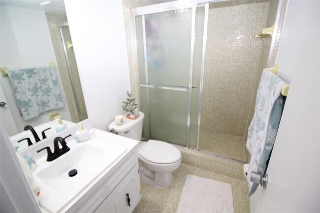 Building Photo - 3151 S Palm Aire Dr