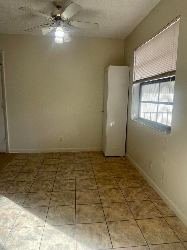 Building Photo - 83 Capri B