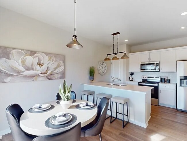 Building Photo - 3400 Dreusicke Dr