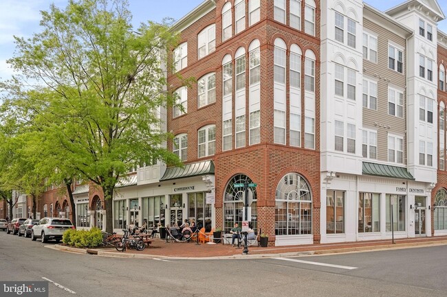 Building Photo - 171 Somervelle St