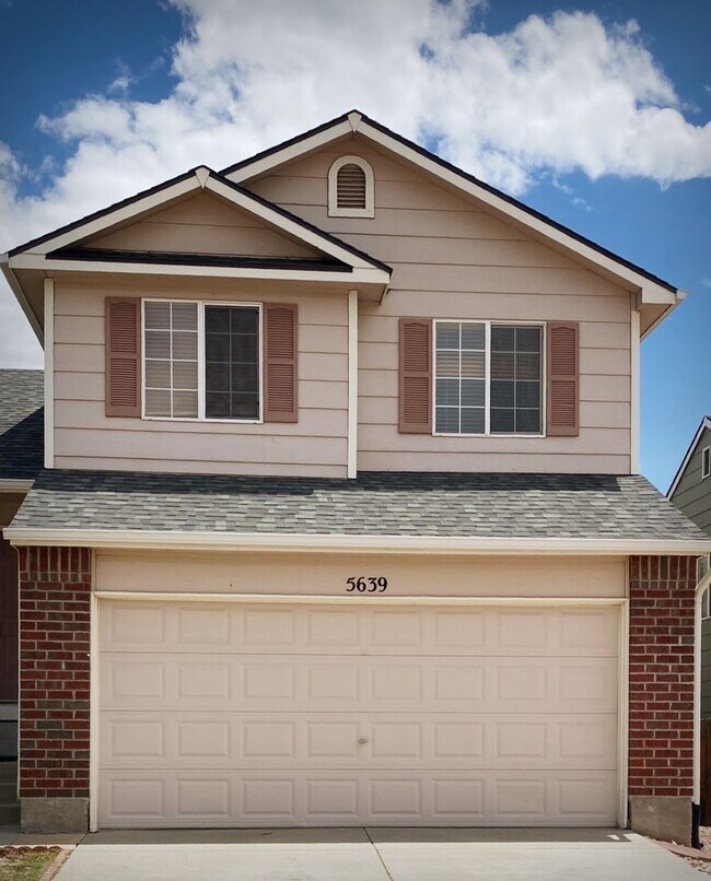 Building Photo - Stetson Hills 3 bedroom House