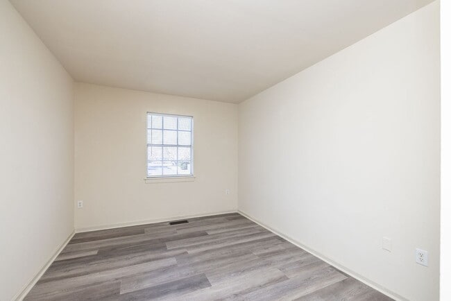 Building Photo - Charming Townhome in Hunters Mill – 3 Beds...