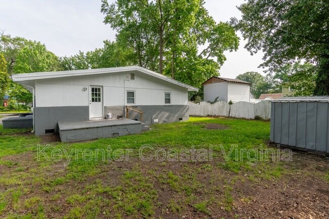 Building Photo - 2319 Jamestown Ave