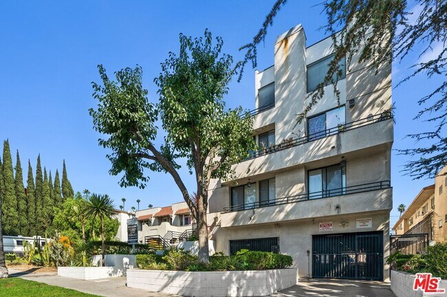 Building Photo - 1950 Rodney Dr