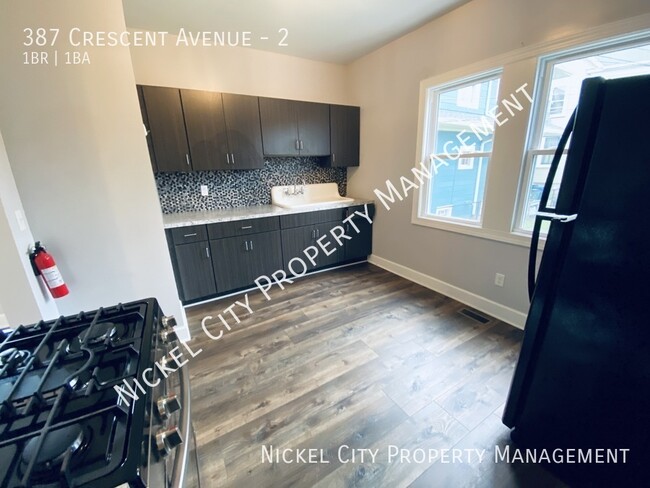 Building Photo - 387 Crescent Ave