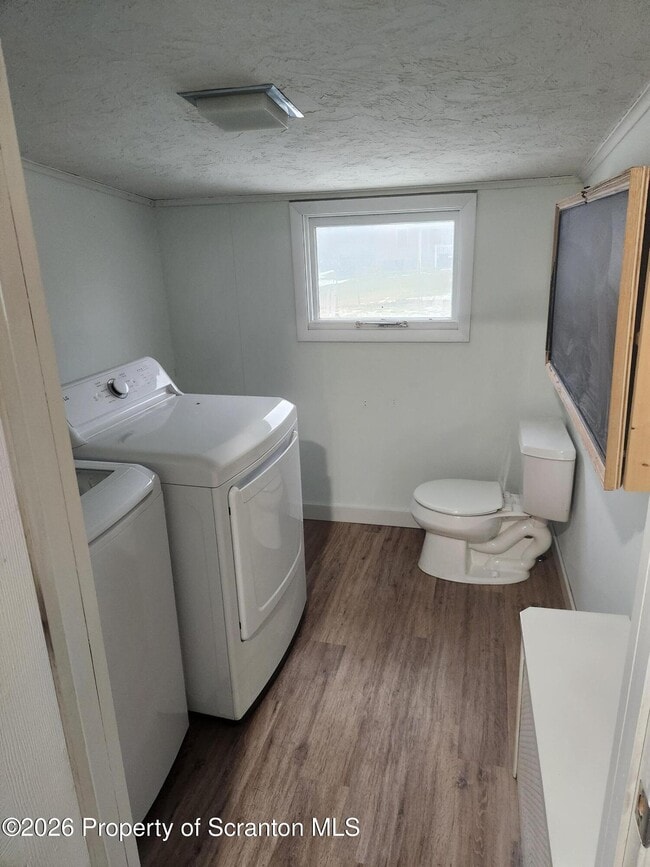 Building Photo - 907 E Drinker St