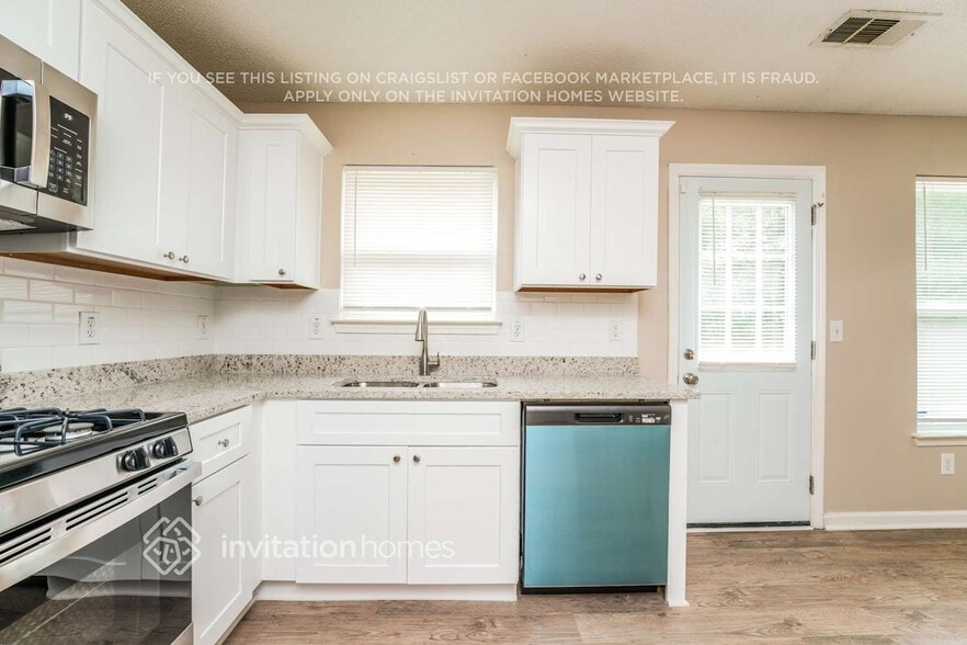 Building Photo - 4937 Bryant Dr