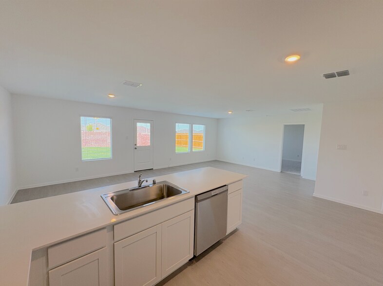 Building Photo - 15020 Reyes Rd