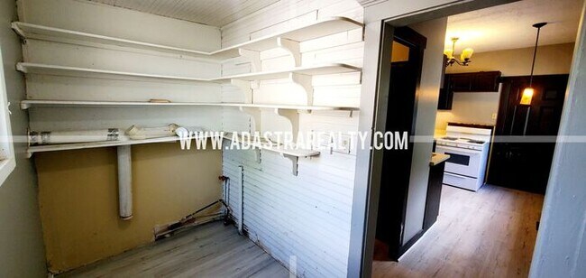 Building Photo - Amazing Historic Independence Home-Availab...