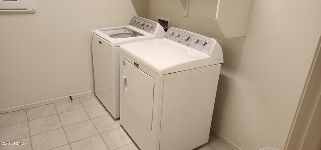 Building Photo - 26704 W McRae Dr