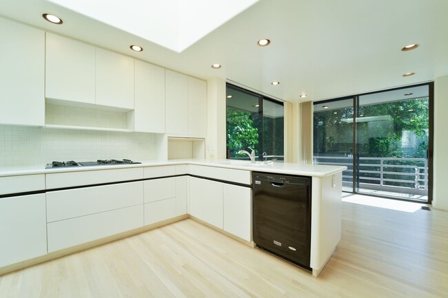 Building Photo - Private, Architect-Designed La Jolla Gem w/ Ocean View! MUST SEE!!!