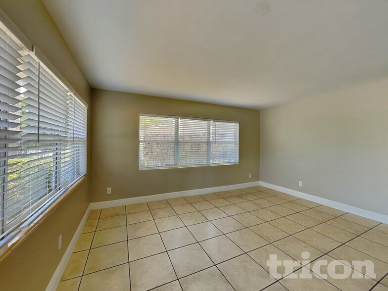 Building Photo - 808 Agnes Dr