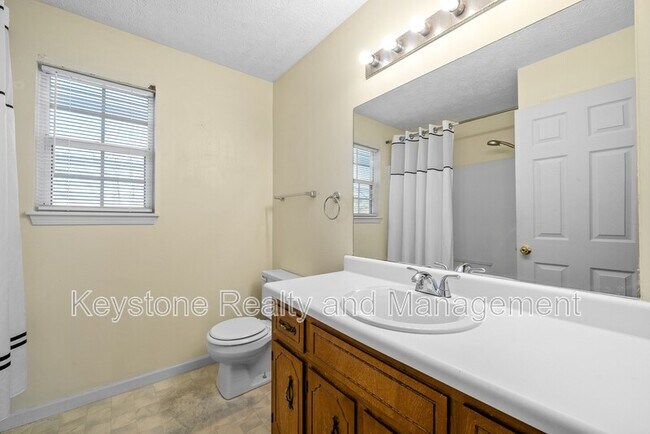 Building Photo - 609 Artic Ave