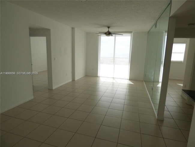 Building Photo - 185 SE 14th Terrace