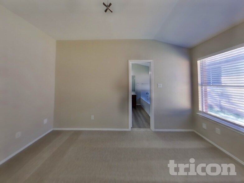 Building Photo - 1411 Catalina Dr