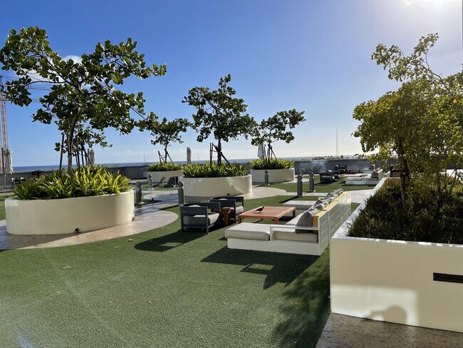 Building Photo - 988 Halekauwila St
