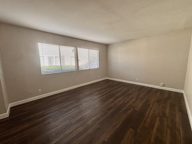 Building Photo - 1055 Mohr Ln