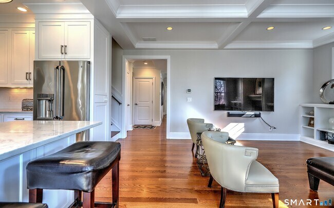 Building Photo - 30 Narrow St