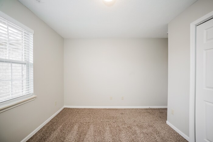 Building Photo - 205 Randell Ct