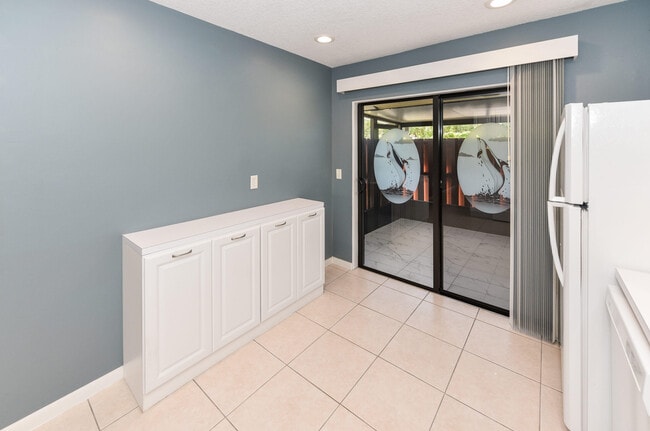 Building Photo - 7914 SE Villa Cir