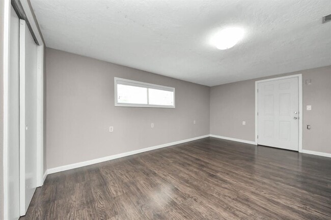 Building Photo - 5747 Turtle Creek Rd