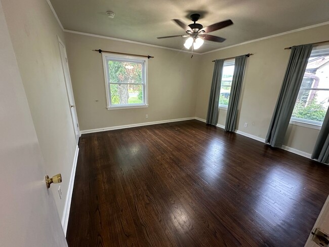 Building Photo - 2521 Sunnybrook Dr
