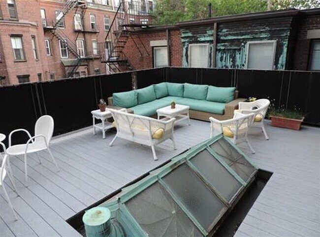 Building Photo - 370 Marlborough St