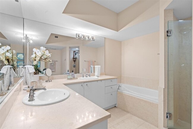 Building Photo - 19900 E Country Club Dr